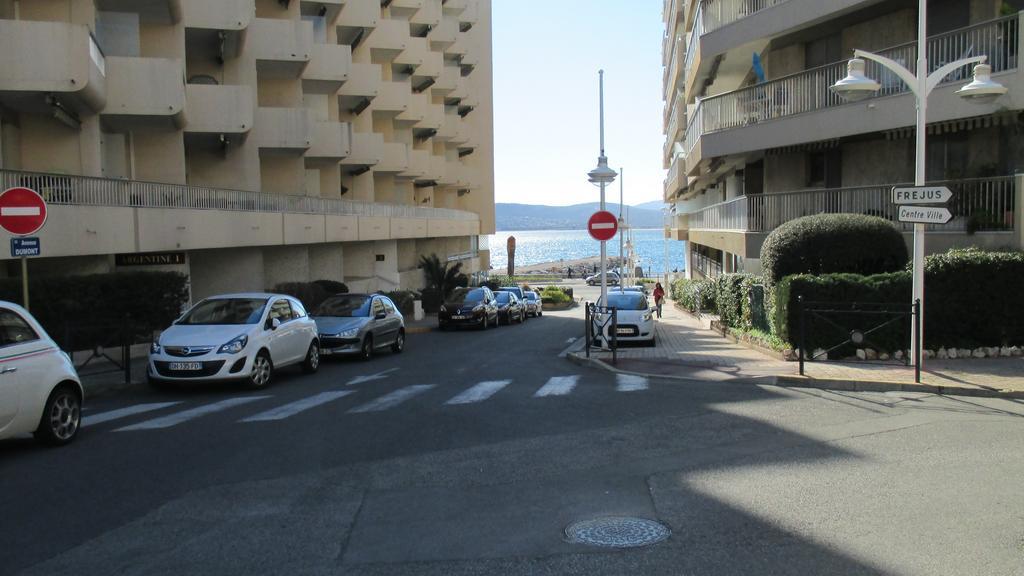 Promenade Des Bains Apartment Saint-Raphael  Room photo